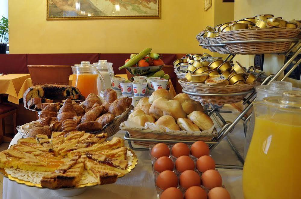 Lirico Hotel 3*