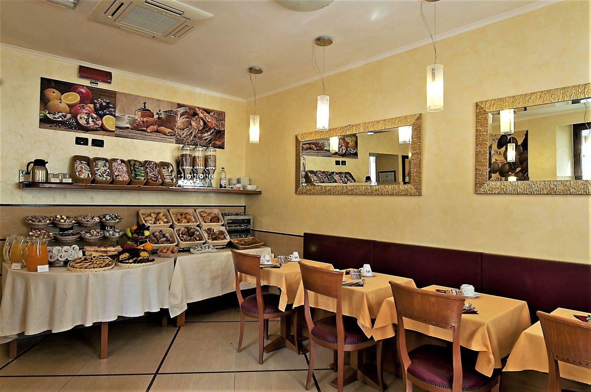 Hotel Lirico