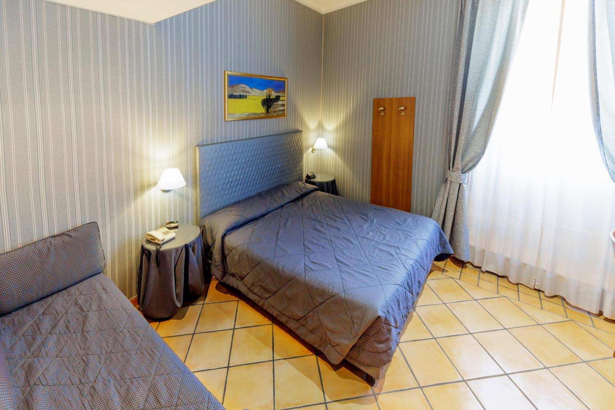 Lirico Hotel 3*