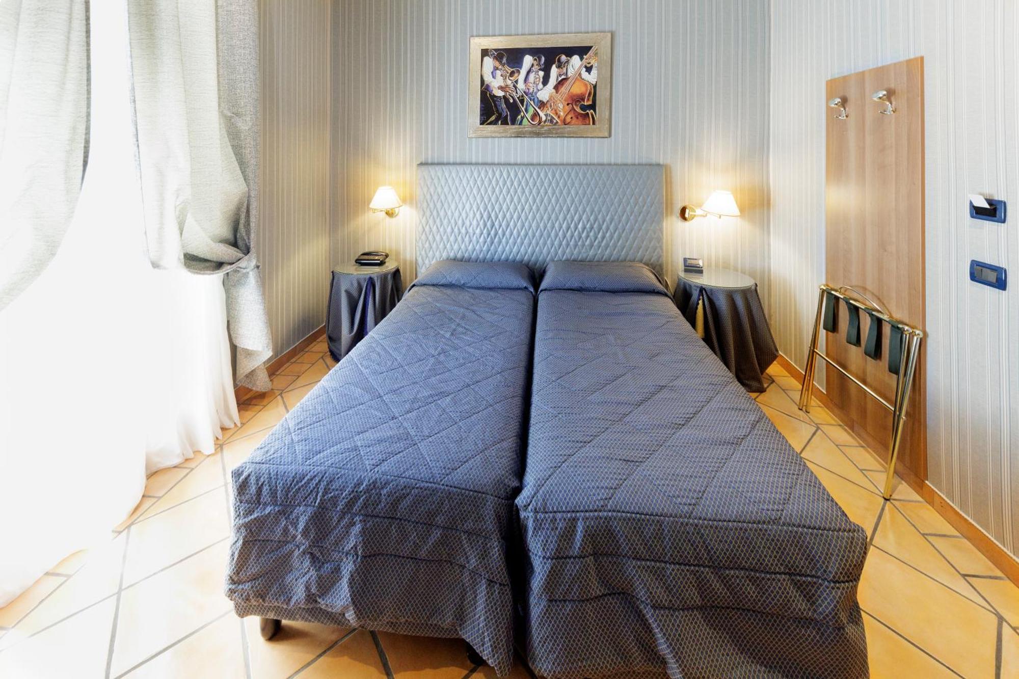 Hotel Lirico 3*